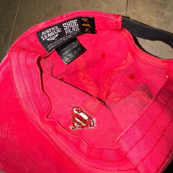 Justice league hat - Picture 2 of 2